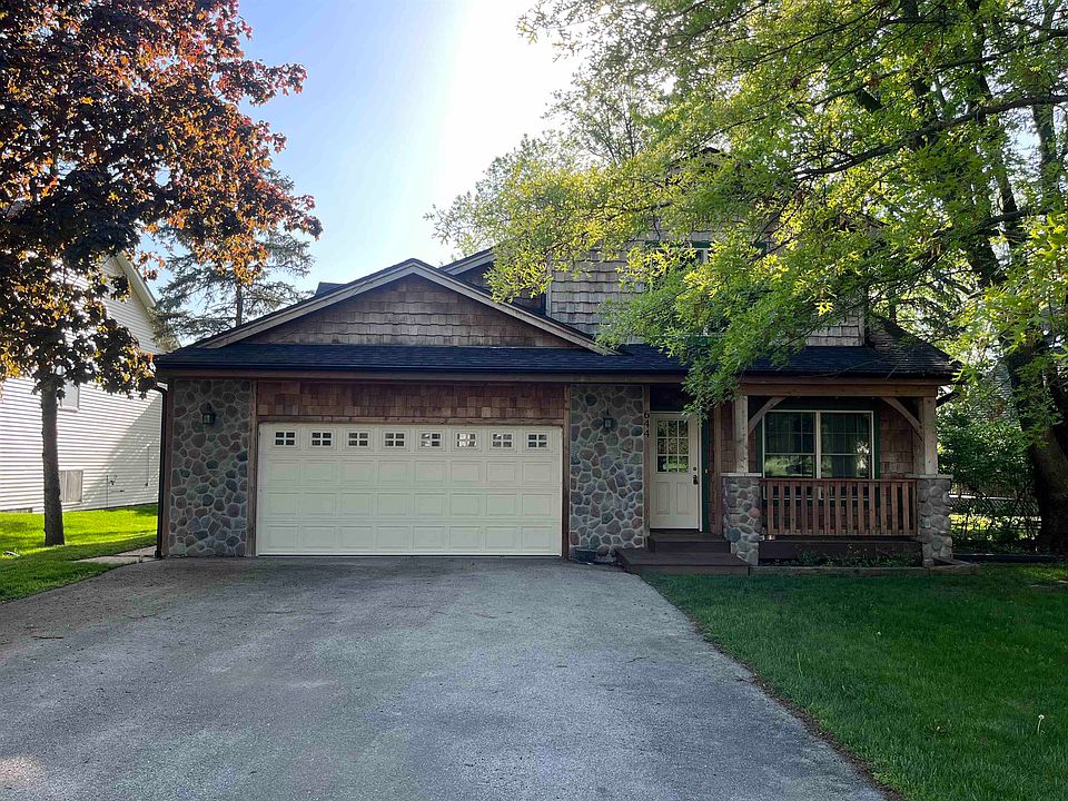 1st image of 644 Candlewick Dr NE