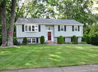 152 Briarwood Dr, Manchester, CT 06040