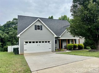 229 17th Ave SE, Hickory, NC 28602