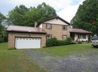 3414 Beeson Rd, Lashmeet, WV 24733