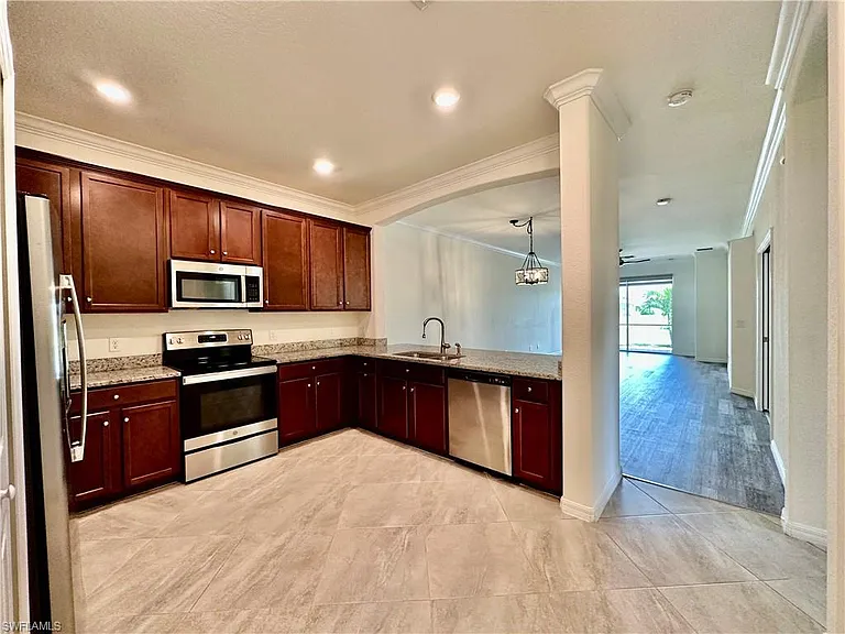 1823 Alameda Dr — Photo 3