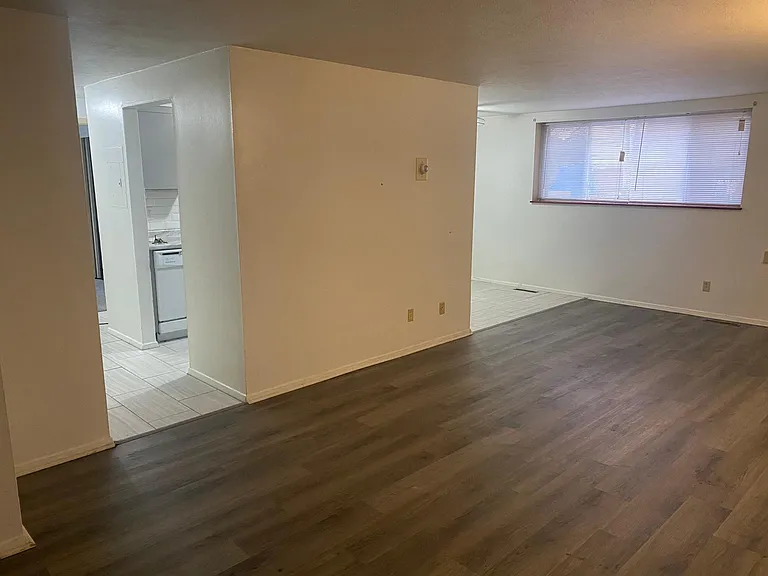 1734 W 28th St #106 — Photo 18