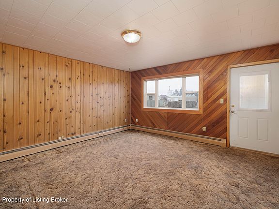 3rd image of 313 W Broadway St