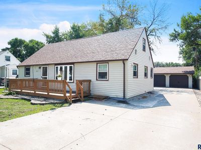 5613 W 15th St, Sioux Falls, SD, 57106