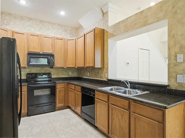 1405 Ridge Ter — Photo 9