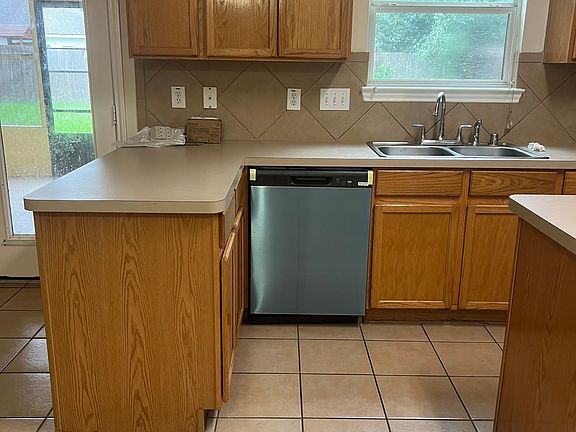 4th image of 4523 Marquis Ave