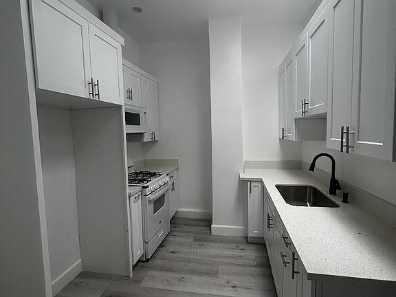 4th image of 452 N Gage Ave