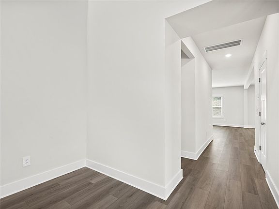 3rd image of 124 Veracruz Ct