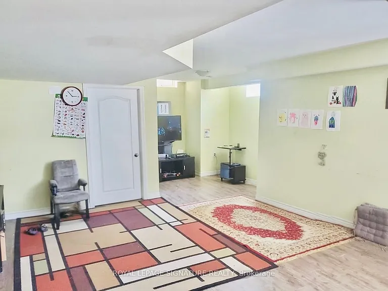 10 Bonavista Dr #LOWER — Photo 3
