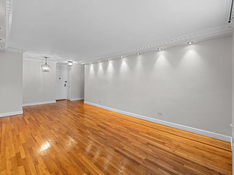 6730 Clyde St #5B — Photo 10