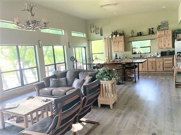 5th image of 1032 W Lake Dr