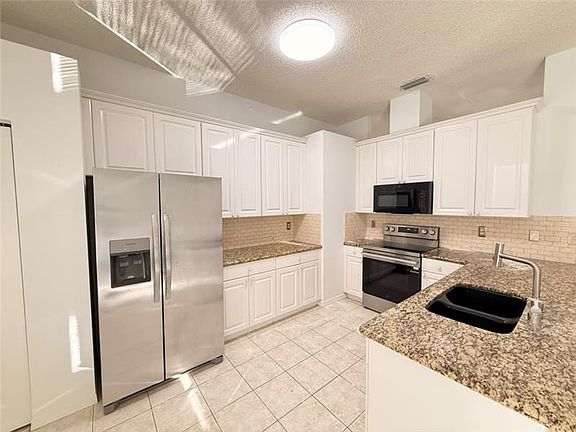3rd image of 420 SE 23rd Ln