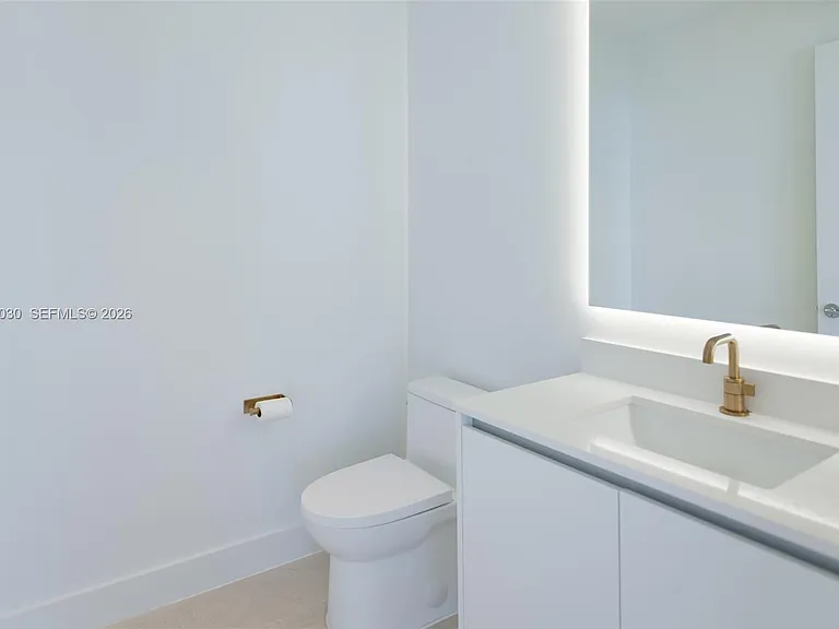 700 NE 24th St #5107 — Photo 4