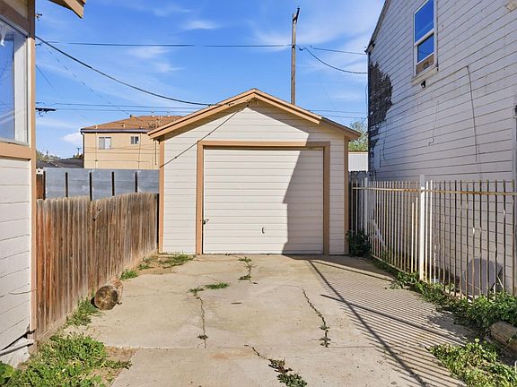 2nd image of 1600 Hurrle St