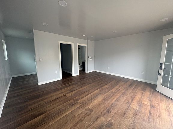 4th image of 1900 1/2 N Bellflower Blvd