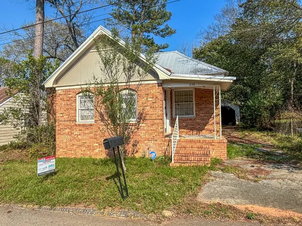 236 Gordon St SW, Dawson, GA 39842