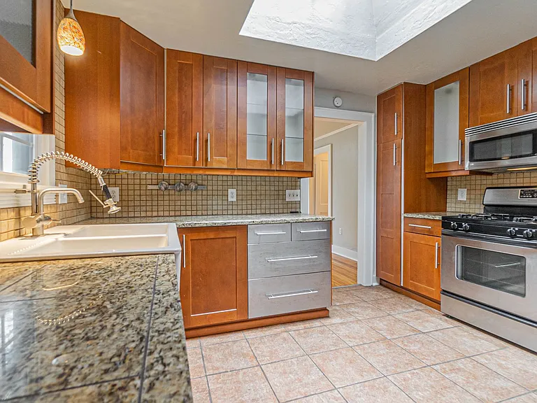 628 W Comanche St — Photo 11