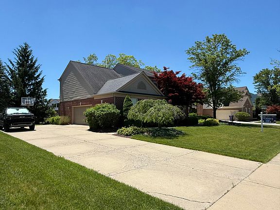 2nd image of 48871 Manhattan Cir