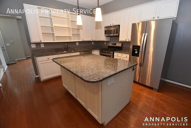 37 Harbour Heights Dr — Photo 3
