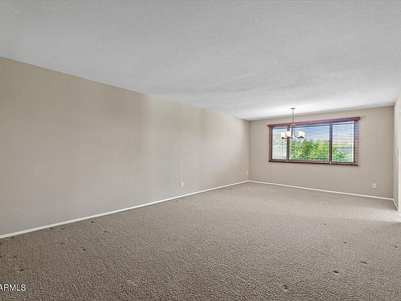 4th image of 2534 E Fairmont Dr