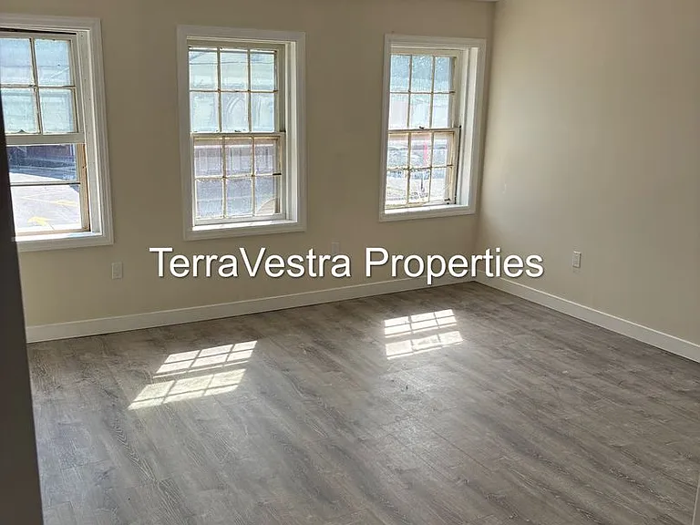 216 Broadway — Photo 14
