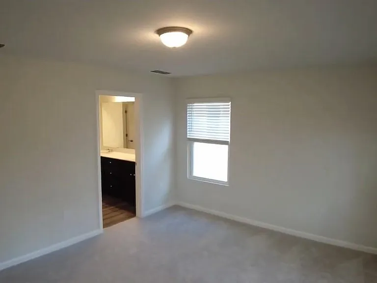 806 McKenzie Park Ter — Photo 22