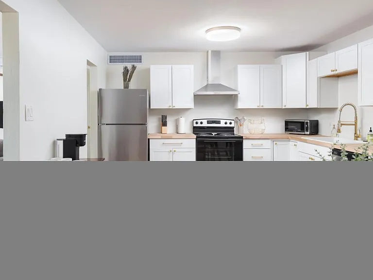 2237 E Hillery Dr — Photo 25