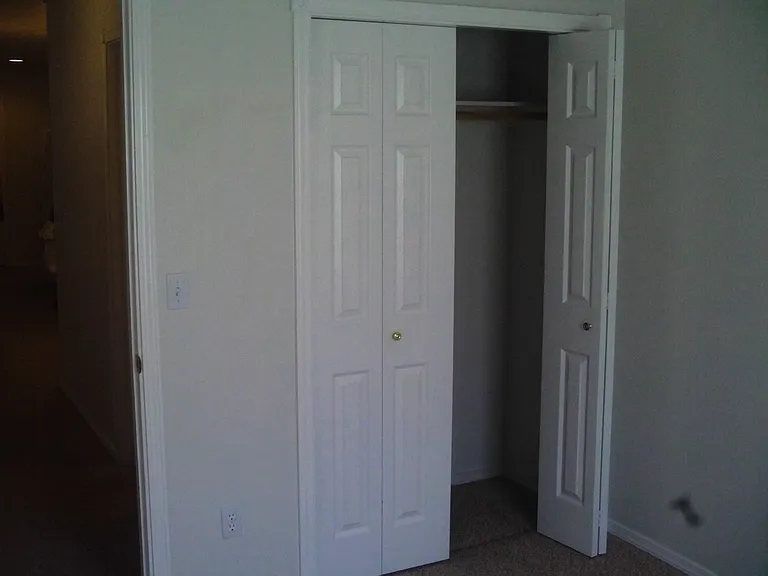 1139 NE Saddleridge St — Photo 5