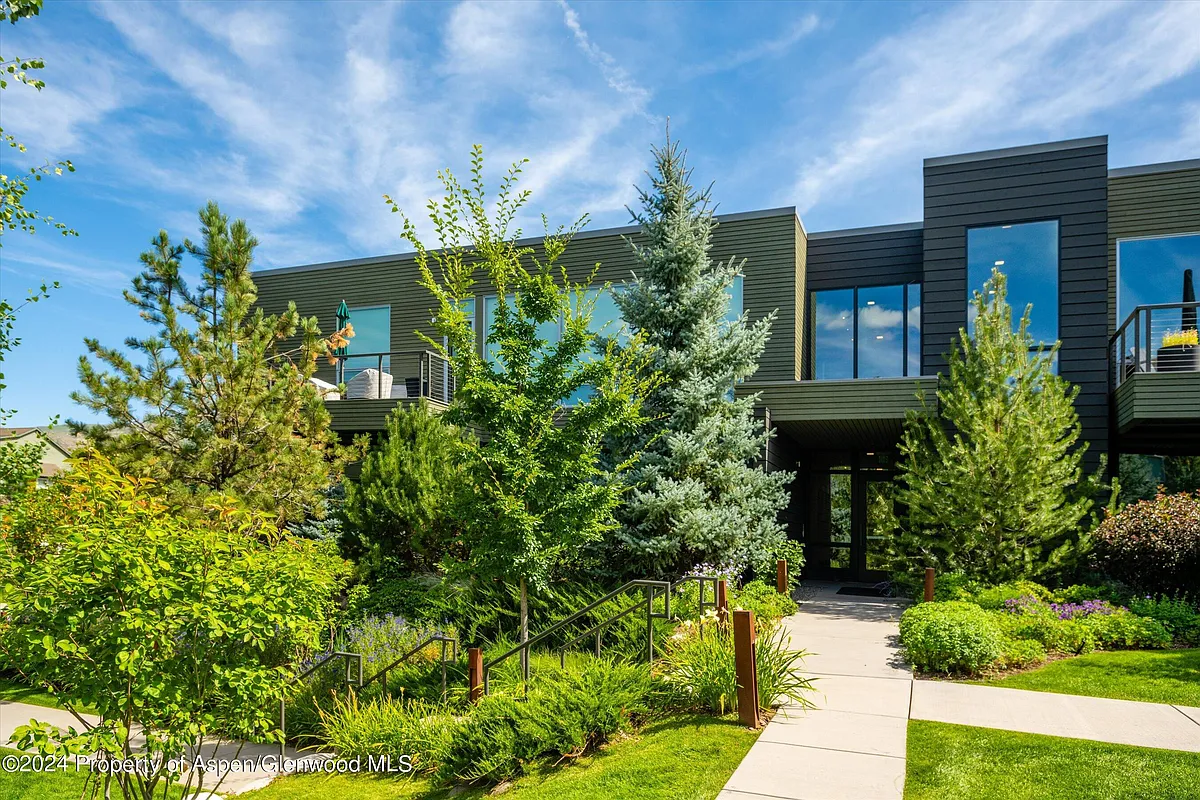 Building Photo - 102 Evans Rd #103