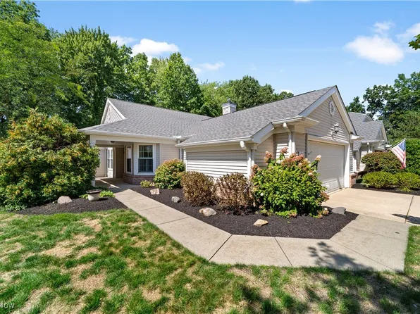 86 Community Dr, Avon Lake, OH 44012