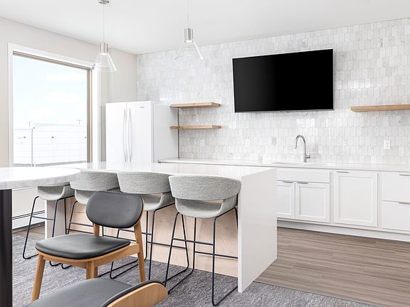 4th image of 900 30th Ave S #330