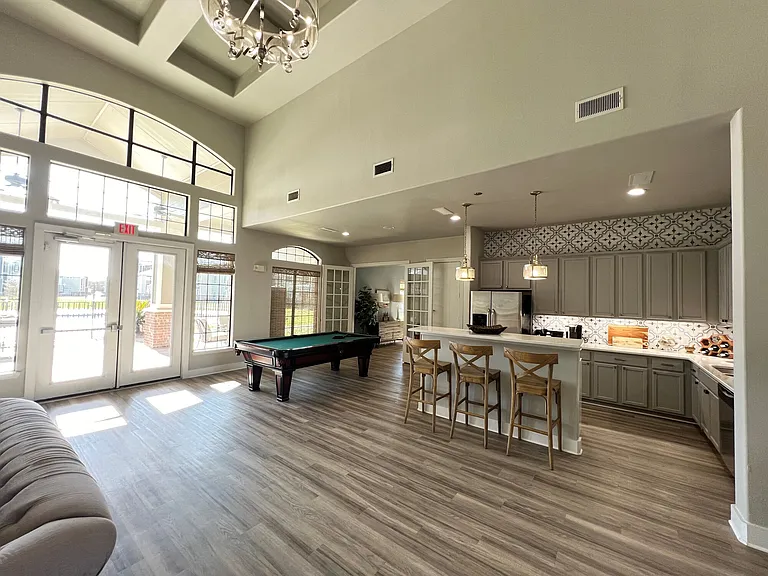 The Colony Luxury Apartments — Photo 9