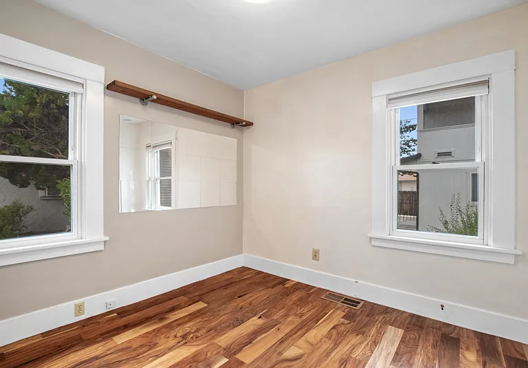 487 E 9th St — Photo 11