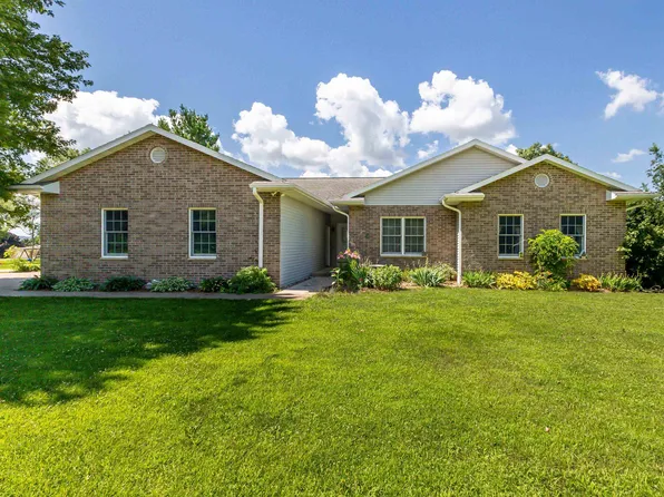 4450 Pascal Ct, Hazel Green, WI 53811