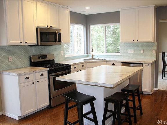 5th image of 815 191st St SW