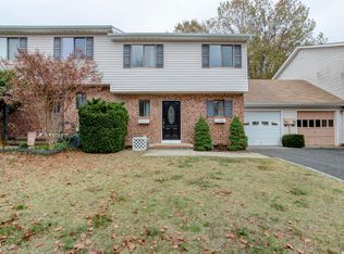 2 Lynne Ct, Howell, NJ 07731