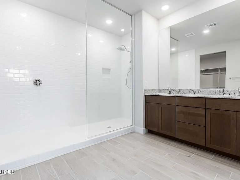 8526 S 69th Ln — Photo 14