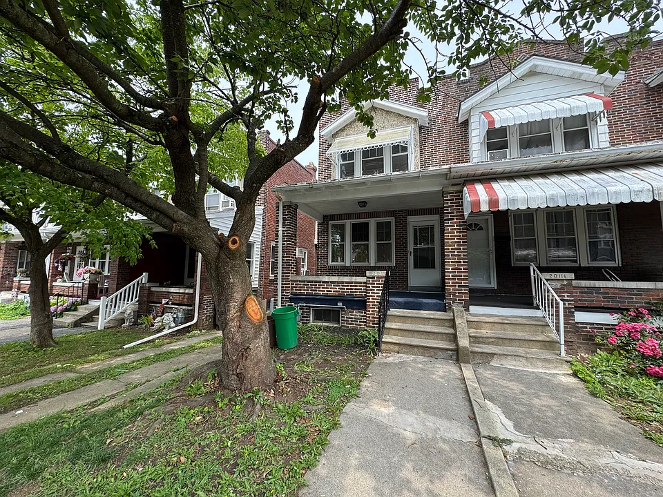 2013 W Green St