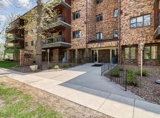 420 6th Ave S APT 401, Fargo, ND 58103