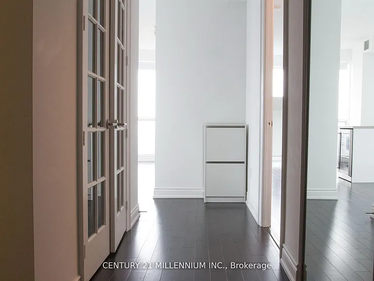 388 Yonge St #7002 — Photo 11