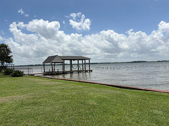 3rd image of 3739 Shore Shadows Dr