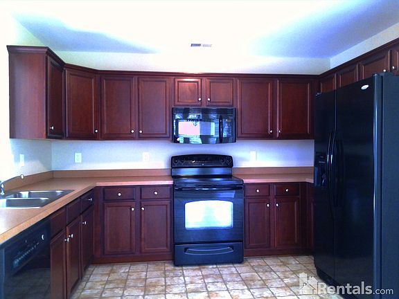 4th image of 2961 Greentree Dr