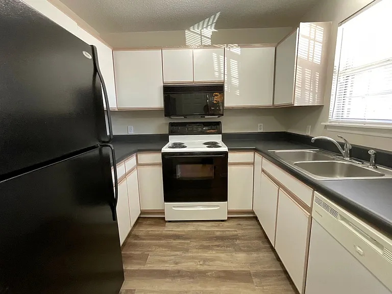 Meridian Park Apartments — Photo 148