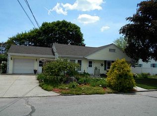 10 Nottingham Dr, Lincoln, RI 02865