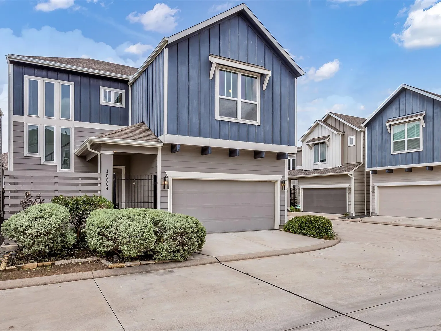 3 bed, 2.5 bath, 2015 sqft, $2,850 — Photo 1