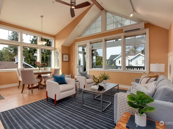 120 Hall Brothers Loop #302, Bainbridge Island, WA 98110