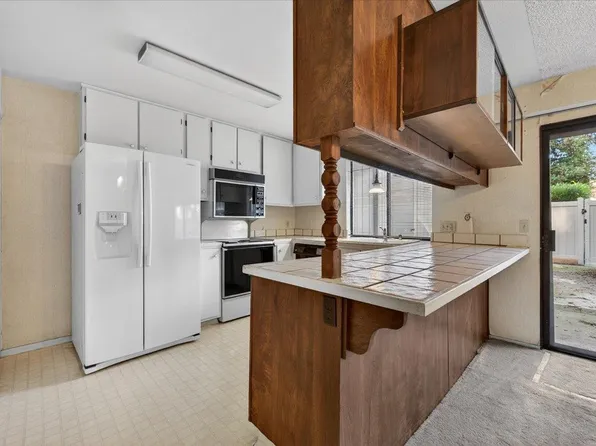 4676 E Alamos Ave Unit 117, Fresno, CA 93726