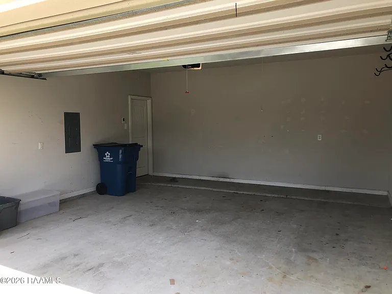 121 Merrydale Ln — Photo 32