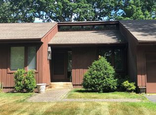 1574 Noyack Rd, Southampton, NY 11968