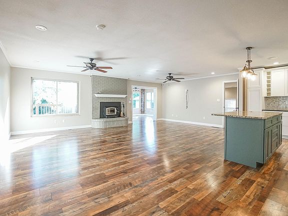 4th image of 1821 Maggie St